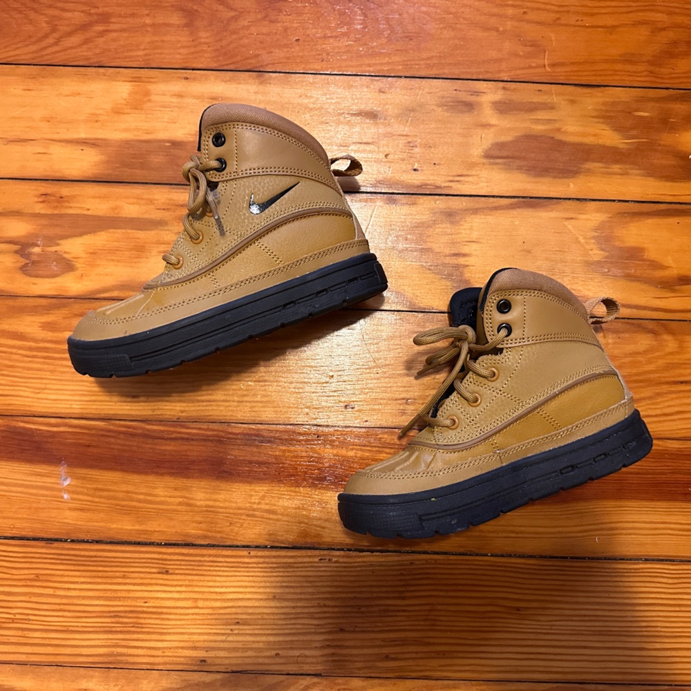 Nike Kids Tan and Black Boots